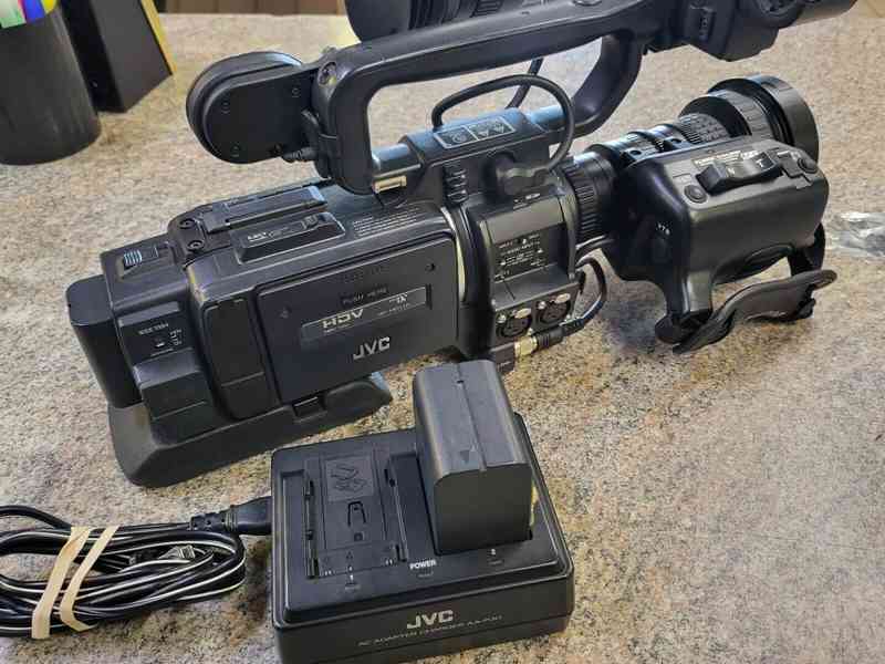 Profesionální videokamera JVC GY-HD110U HD 3-CCD MiniDV s ob - foto 4