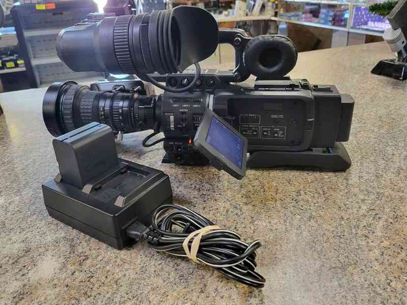 Profesionální videokamera JVC GY-HD110U HD 3-CCD MiniDV s ob