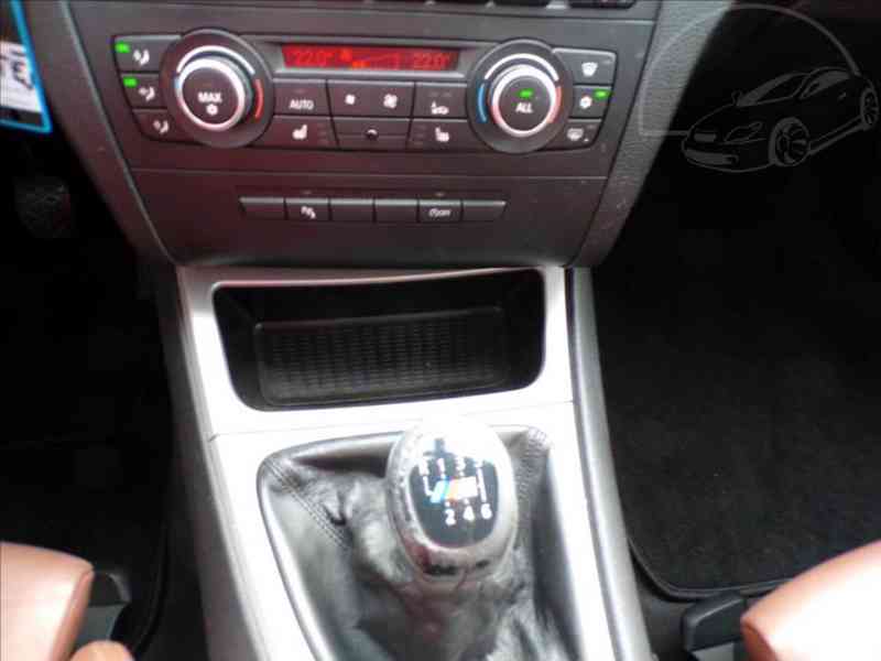 BMW 2,0 118D - foto 9