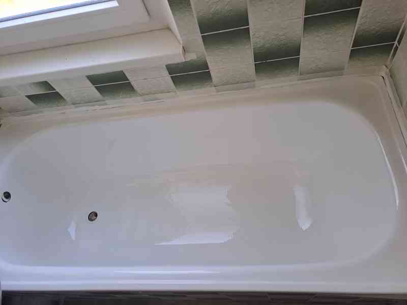 Litinová vana volně stojící na nožičkách po renovaci - foto 19