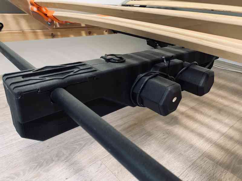 Postel s elektrickým polohovatelným roštem - foto 3