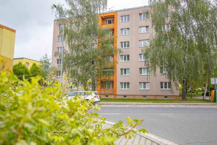 Prodej nízkonákladového bytu 3+1 s lodžií v Klatovech - foto 2