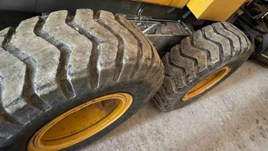 16t grejdr 6x6 XCMG GR215 rozrývák SPZ - foto 8