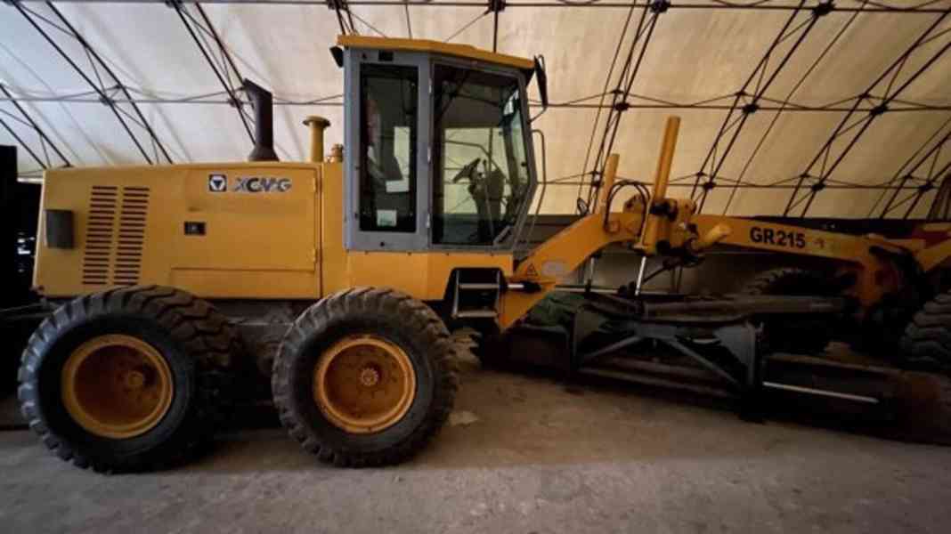 16t grejdr 6x6 XCMG GR215 rozrývák SPZ - foto 2