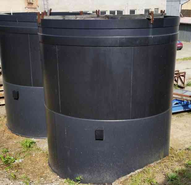 Plastová nádrž PE 3000x3370 - 23,82m3  - foto 12