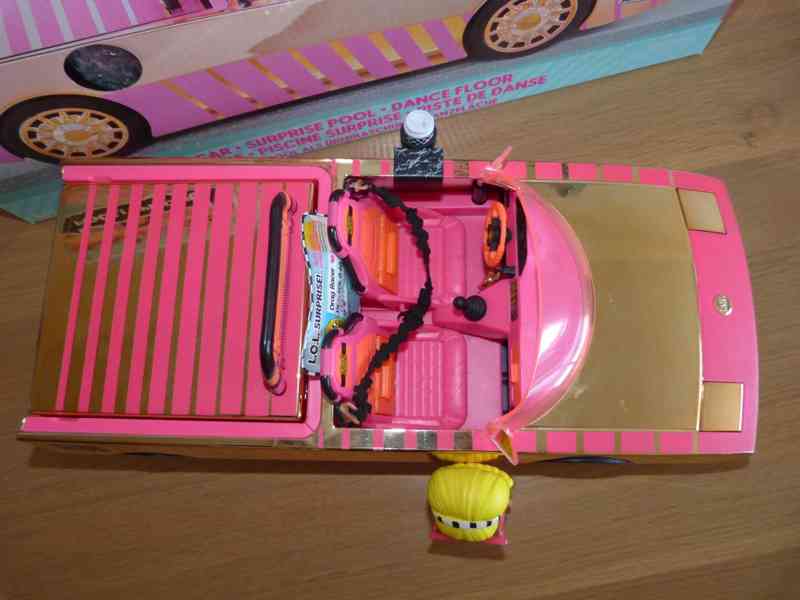 MGA L.O.L. Surprise! Luxusní auto s bazénem  - foto 5