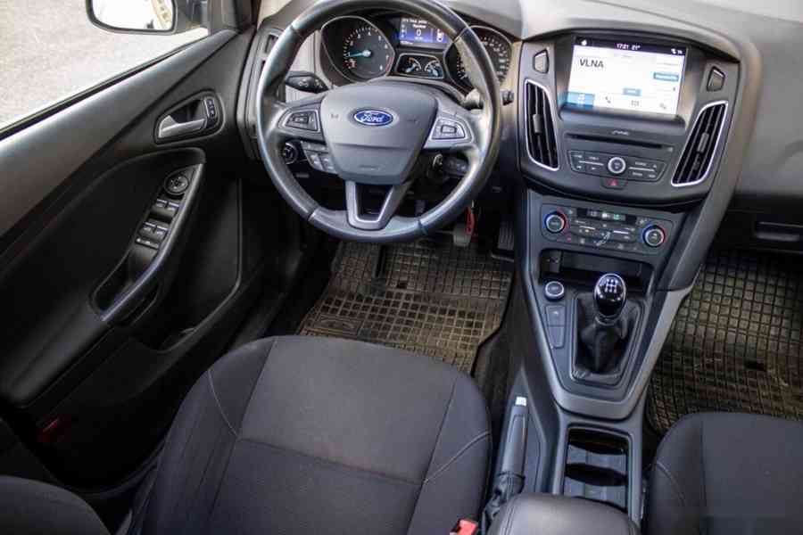 Ford Focus 1.0 EcoBoost Trend - foto 12