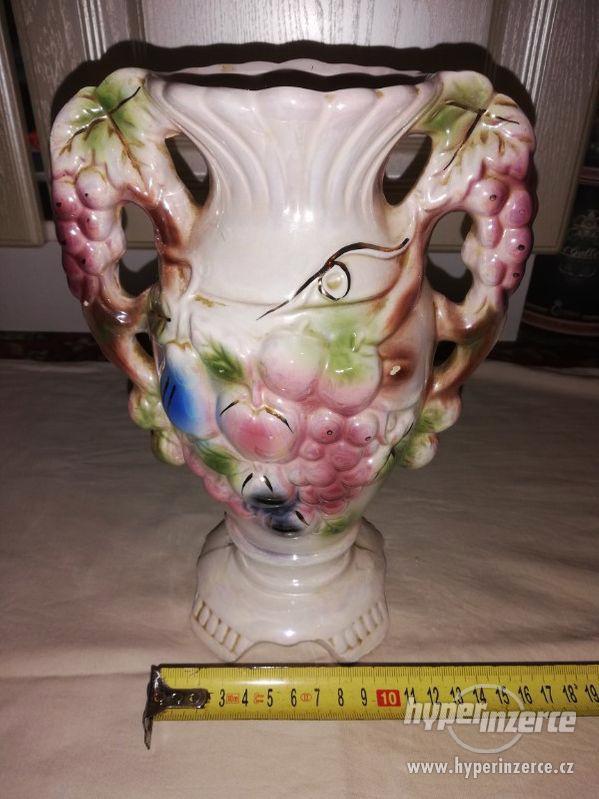 Váza zdobená ovocem - duhový nádech - foto 1