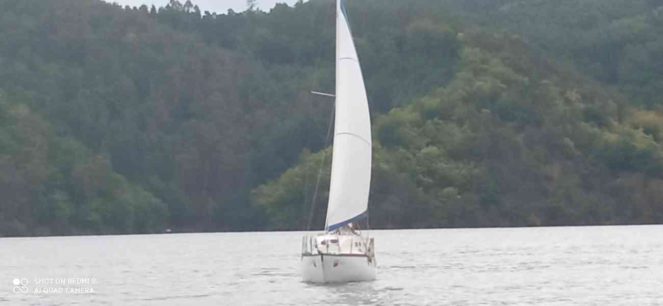 Kajutová plachetnice, vozík, motor, 2006, 5 osob, Slapy  - foto 6
