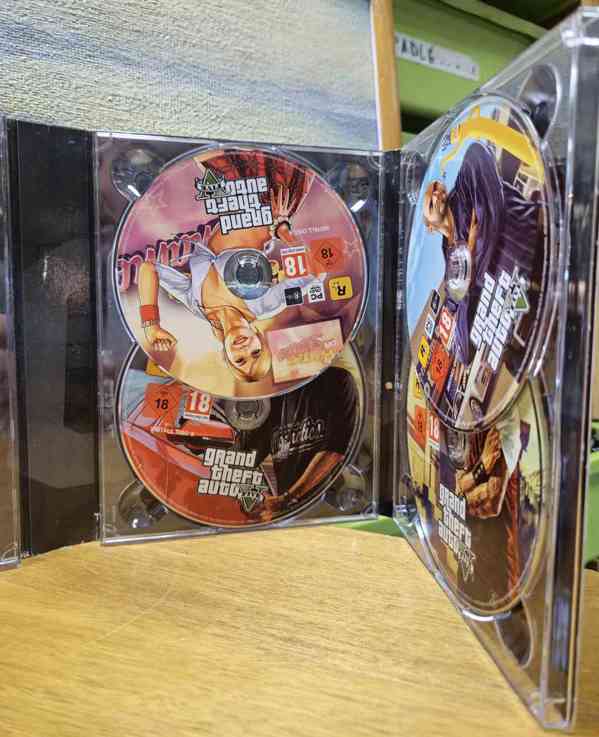 PC hra, Grand Theft Auto (7DVD) - foto 6