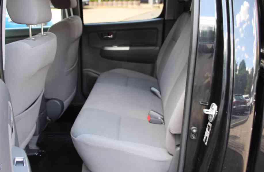 Toyota Hilux 3.0 D4D Double Cab Life Aut. 126kw - foto 12