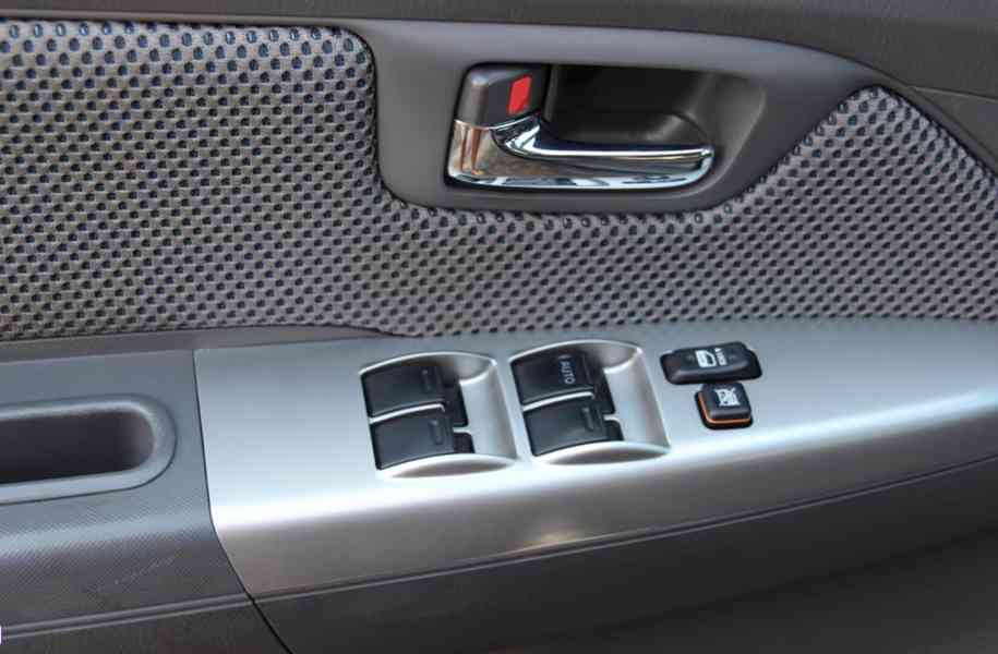 Toyota Hilux 3.0 D4D Double Cab Life Aut. 126kw - foto 27