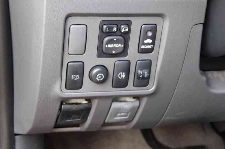 Toyota Hilux 3.0 D4D Double Cab Life Aut. 126kw - foto 19