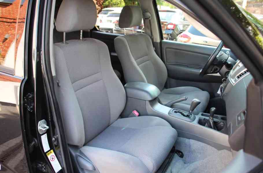 Toyota Hilux 3.0 D4D Double Cab Life Aut. 126kw - foto 18