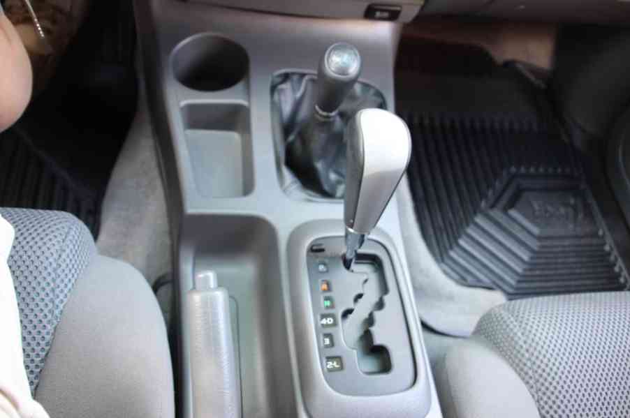 Toyota Hilux 3.0 D4D Double Cab Life Aut. 126kw - foto 25