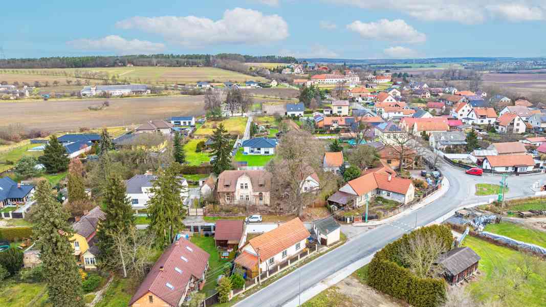 Prodej pěkného RD v obci Skorkov, bydlení v krásné přírodě - foto 3