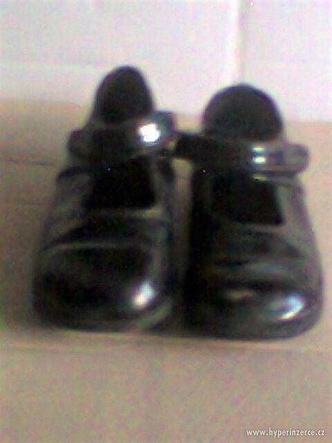 Černé boty s páskem - foto 1