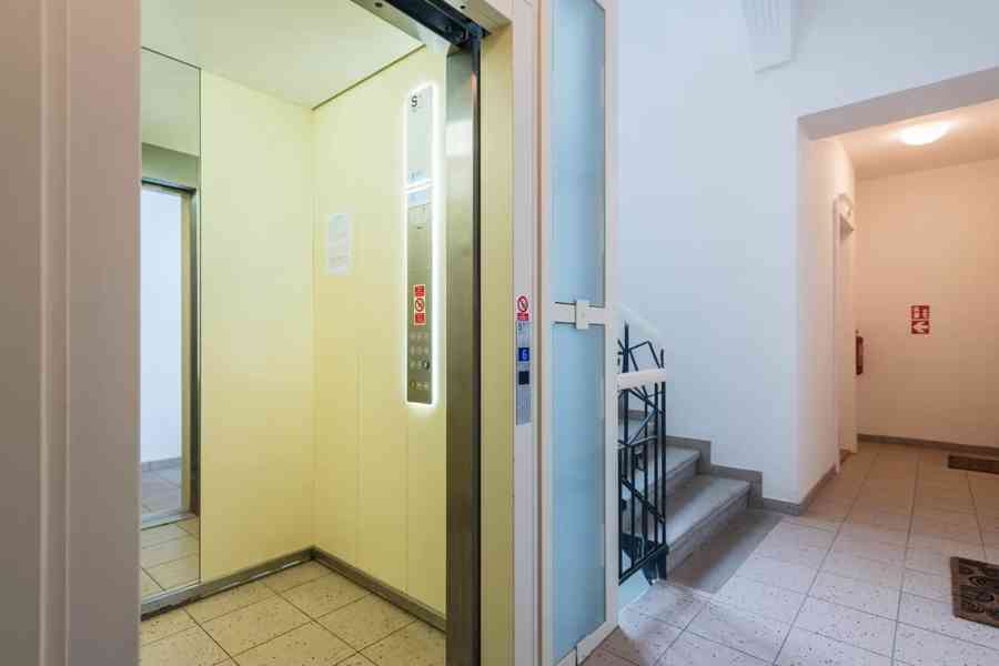 Moderní, světlý a plně zařízený byt, ulice Zborovská (Praha) - foto 18