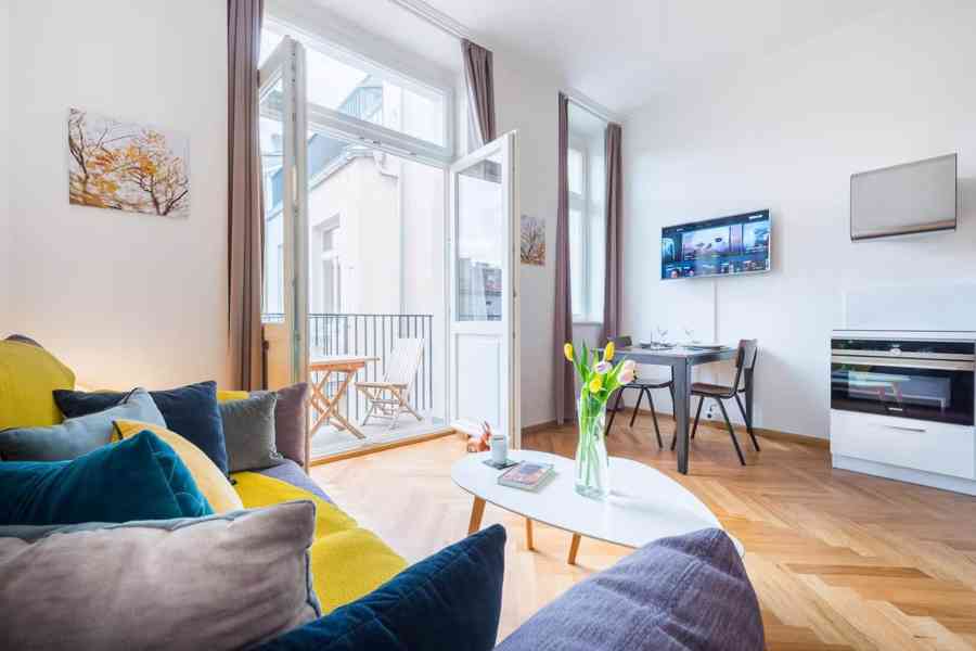 Moderní, světlý a plně zařízený byt, ulice Zborovská (Praha)