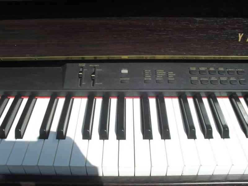 Digitální piano Yamaha Clavinova CLP 880 - foto 4