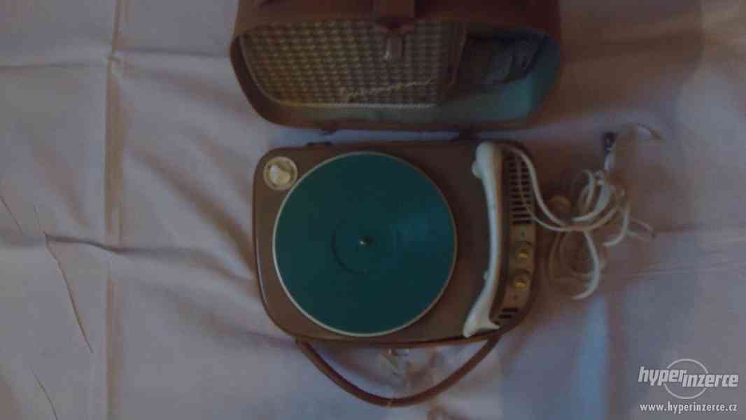 Kufříkový lampový gramofon - foto 2