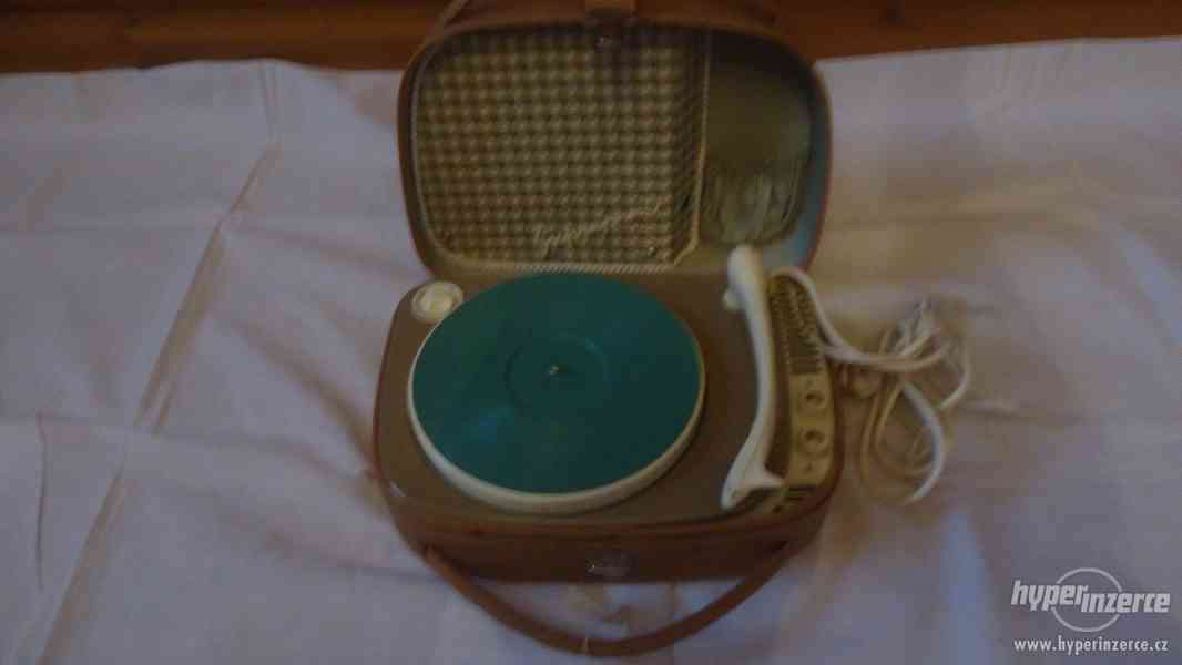 Kufříkový lampový gramofon - foto 3