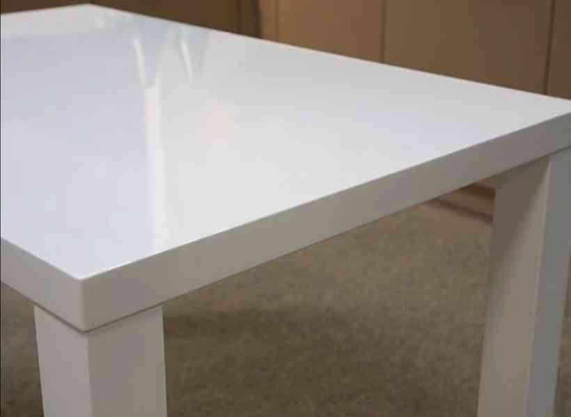 Lakovaný jídelní stůl  - foto 2