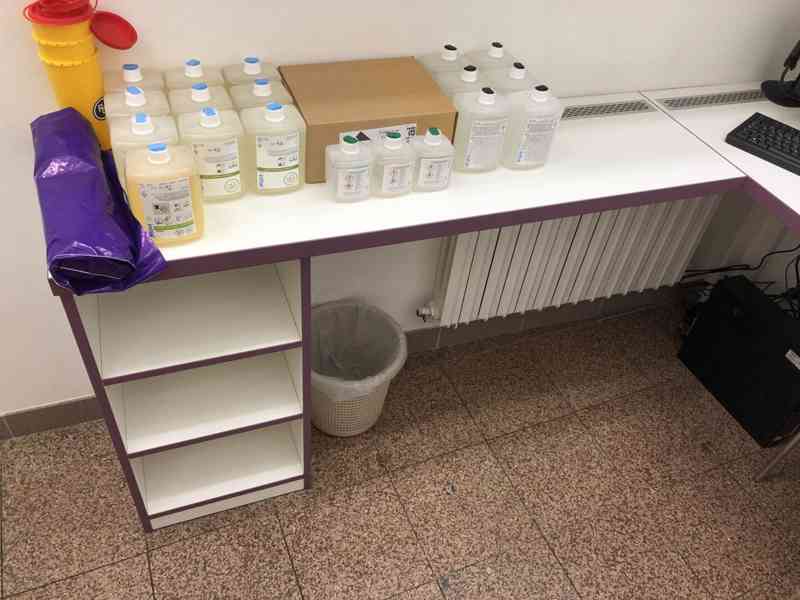 Položka číslo 49 – soubor vybavení lékárny - foto 30