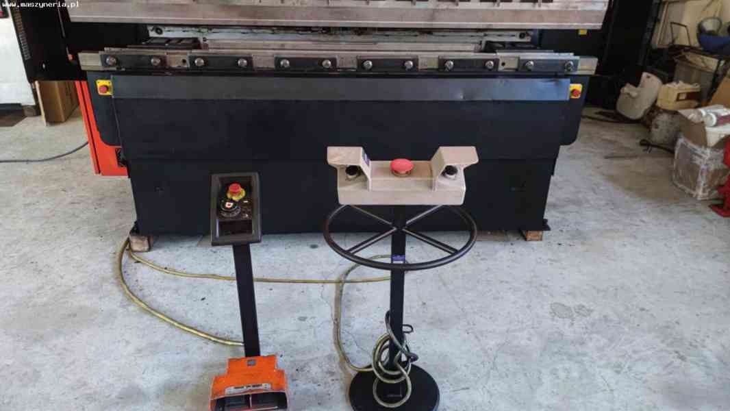 CNC hydraulický ohraňovací lis AMADA APX 80-25 - foto 7