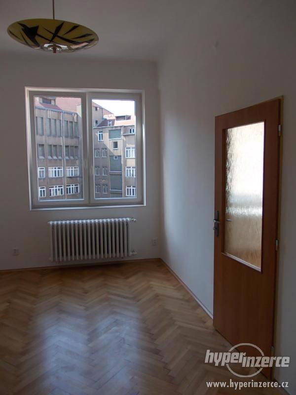 Pronájem bytu 3+kk 68m2 Dejvice P6 ul. Wuchterlova - foto 3