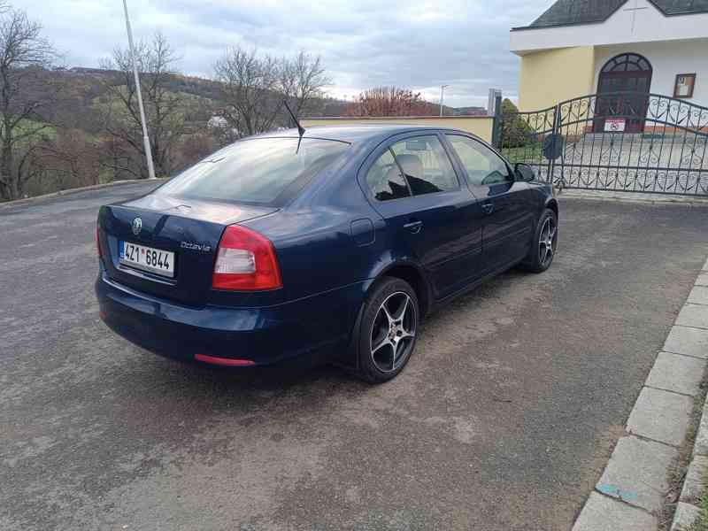 Škoda Octavia 2 facelift liftback 1.6 TDI DSG - foto 4