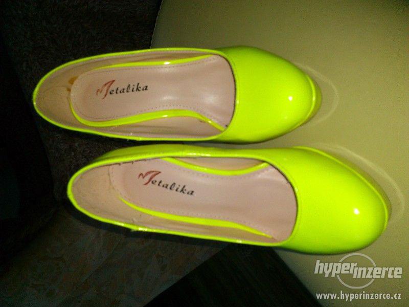 Neonové lodičky - foto 2