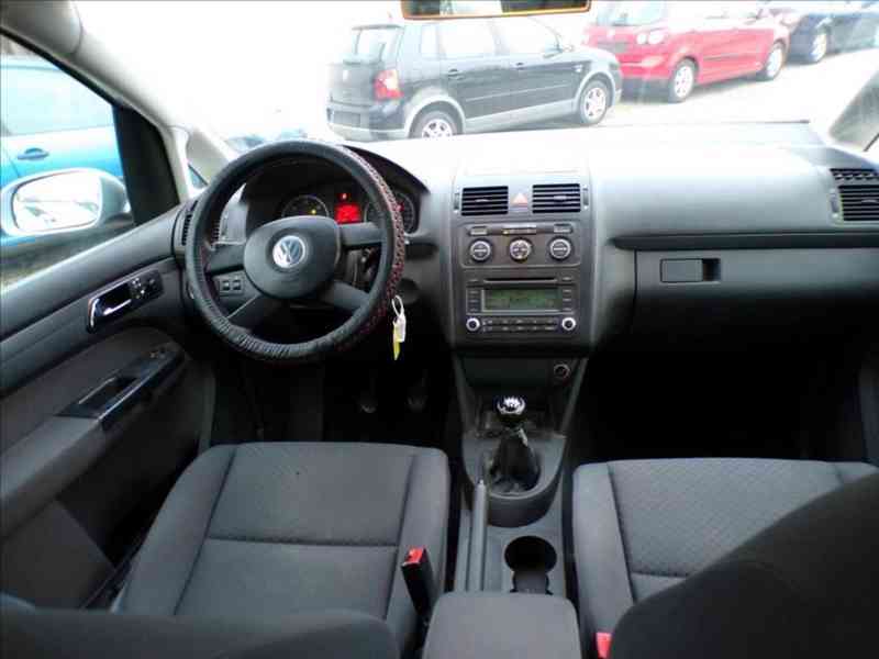 Vw Touran 1,9 TDI 7.MÍST,TAŽNÉ ZAŘÍZENÍ na 1.500 Kg - foto 5