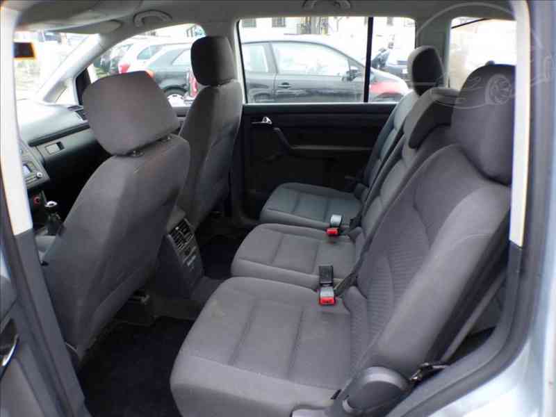 Vw Touran 1,9 TDI 7.MÍST,TAŽNÉ ZAŘÍZENÍ na 1.500 Kg - foto 9
