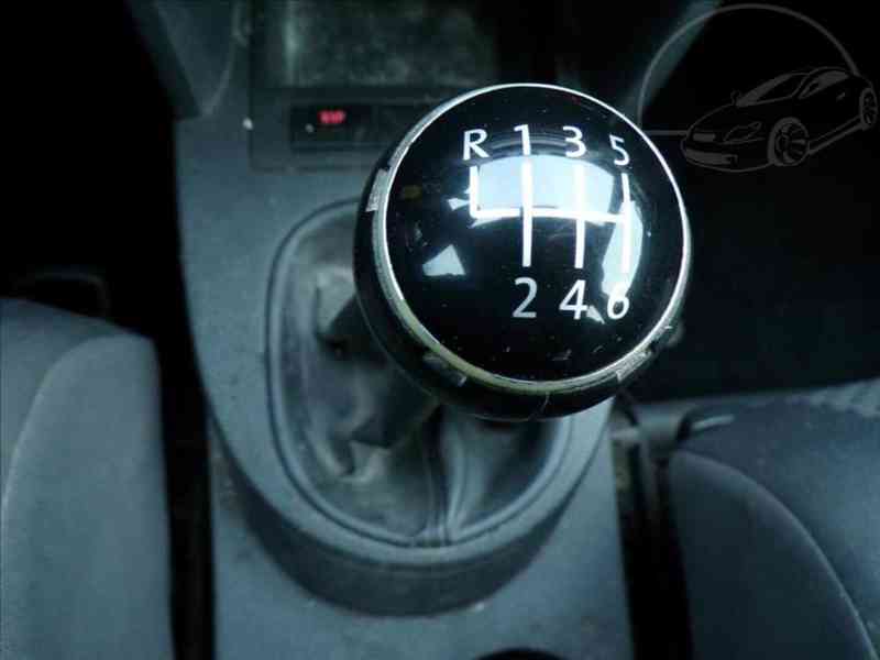 Vw Touran 1,9 TDI 7.MÍST,TAŽNÉ ZAŘÍZENÍ na 1.500 Kg - foto 7