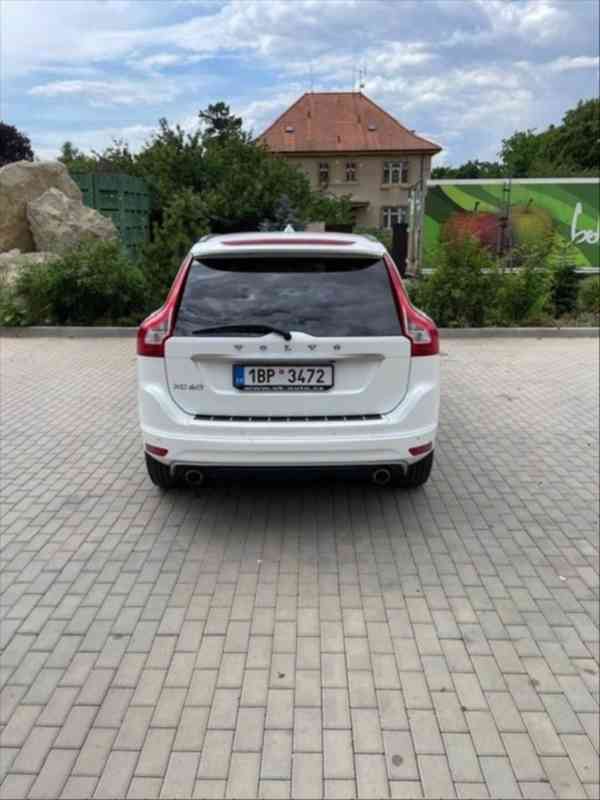 Volvo XC60 2,4 D5 R-DESING 158kW 10/2013 - foto 2