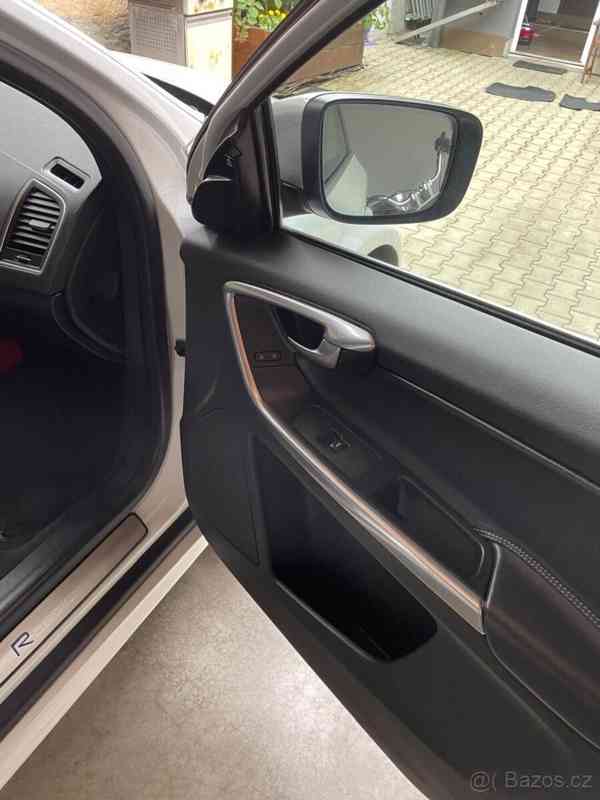 Volvo XC60 2,4 D5 R-DESING 158kW 10/2013 - foto 17