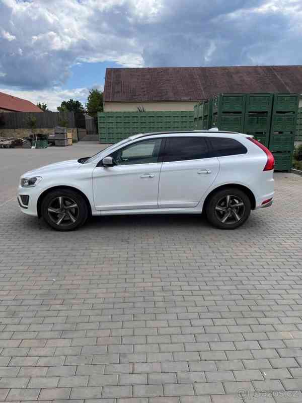Volvo XC60 2,4 D5 R-DESING 158kW 10/2013 - foto 4