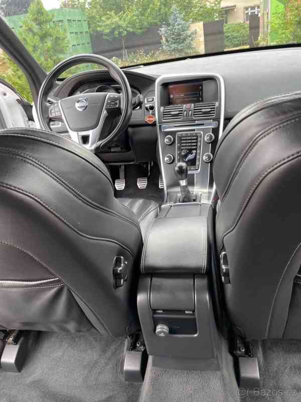 Volvo XC60 2,4 D5 R-DESING 158kW 10/2013 - foto 12