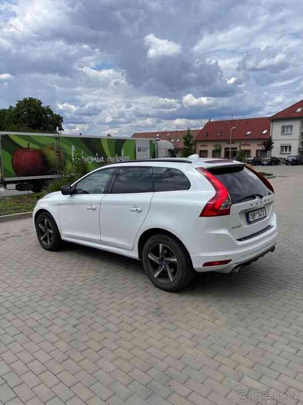 Volvo XC60 2,4 D5 R-DESING 158kW 10/2013 - foto 7