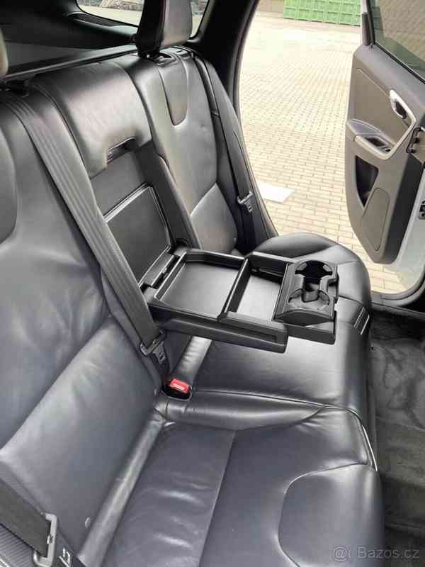 Volvo XC60 2,4 D5 R-DESING 158kW 10/2013 - foto 18