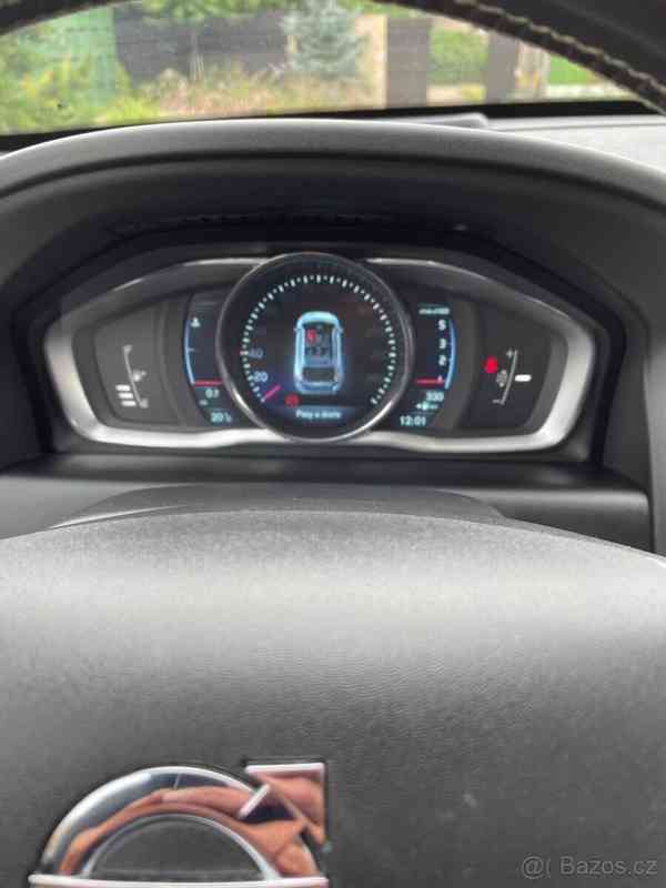 Volvo XC60 2,4 D5 R-DESING 158kW 10/2013 - foto 10