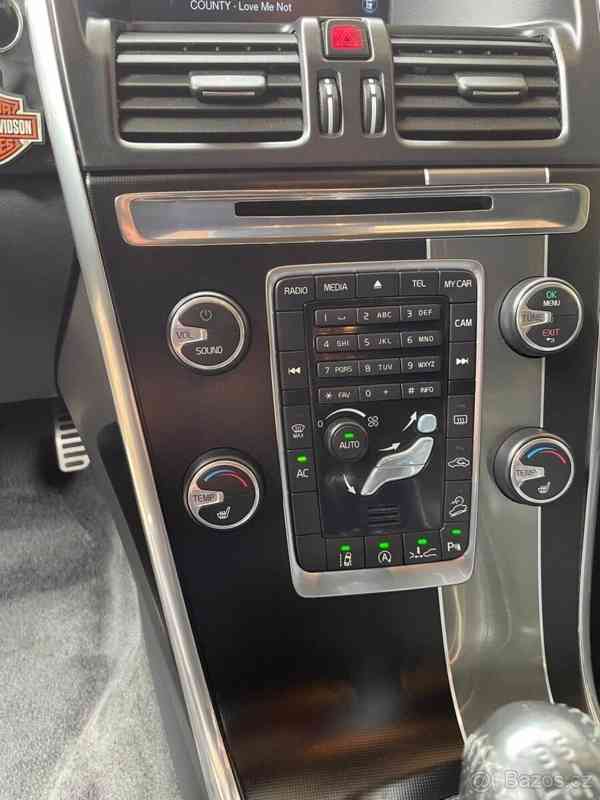 Volvo XC60 2,4 D5 R-DESING 158kW 10/2013 - foto 16