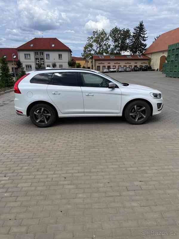 Volvo XC60 2,4 D5 R-DESING 158kW 10/2013 - foto 6