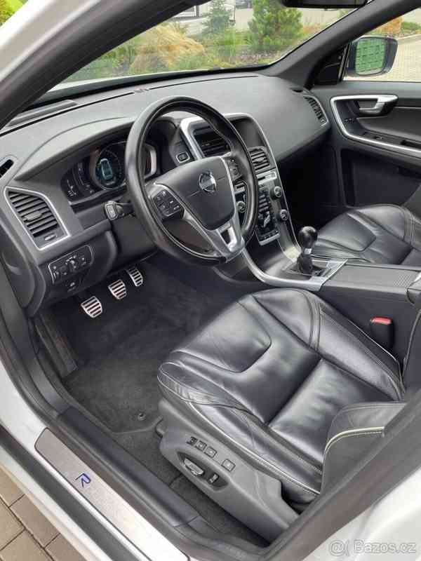 Volvo XC60 2,4 D5 R-DESING 158kW 10/2013 - foto 11