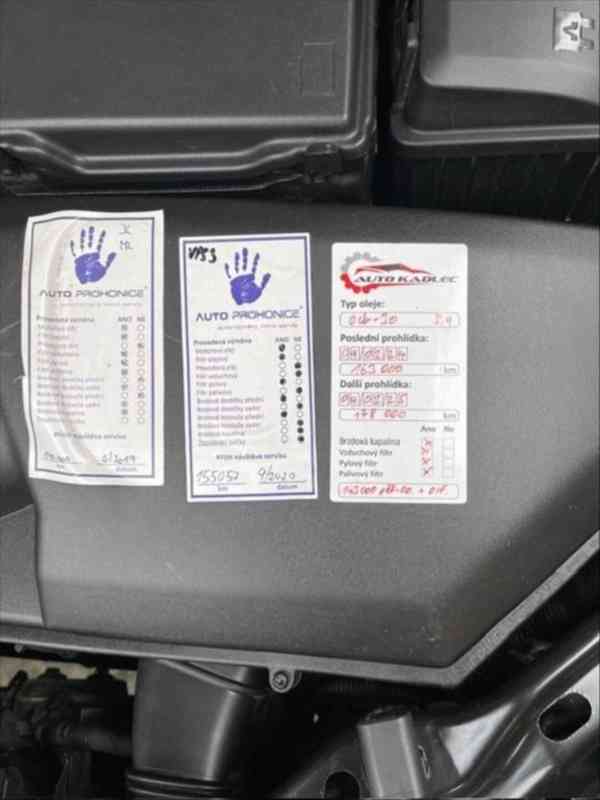 Volvo XC60 2,4 D5 R-DESING 158kW 10/2013 - foto 3