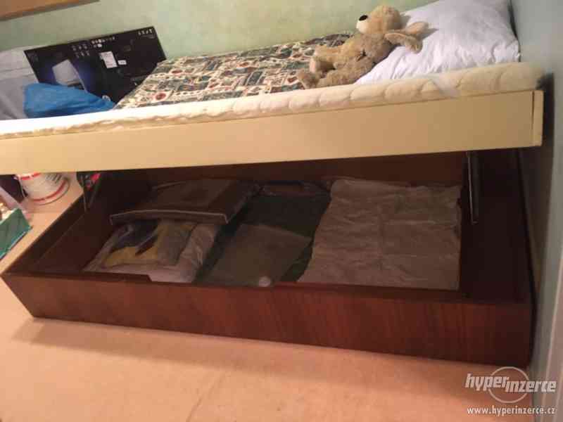 Dvě postele s úložným prostorem - foto 4