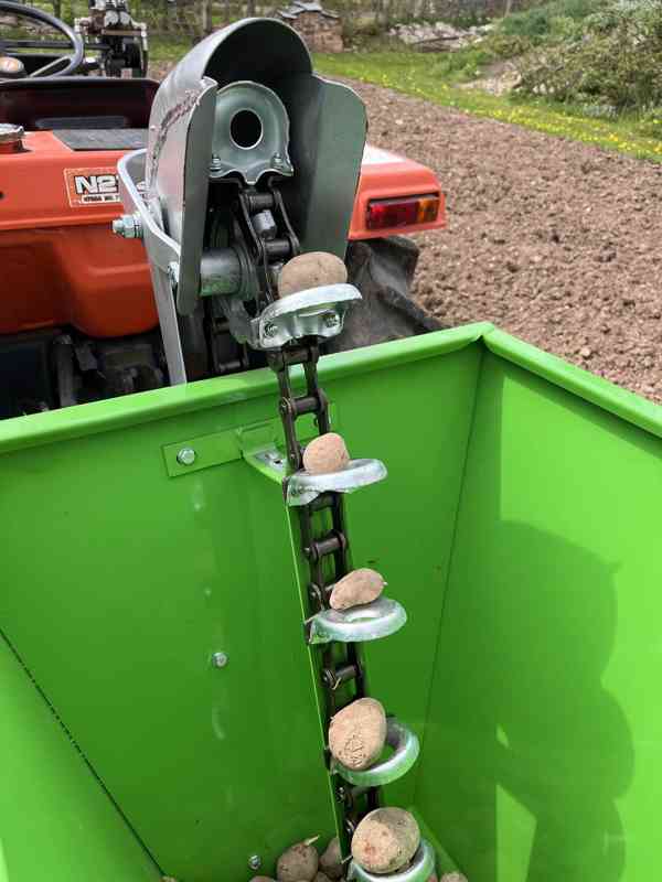 Sazeč brambor BOMET 1Ř za malotraktor - foto 7