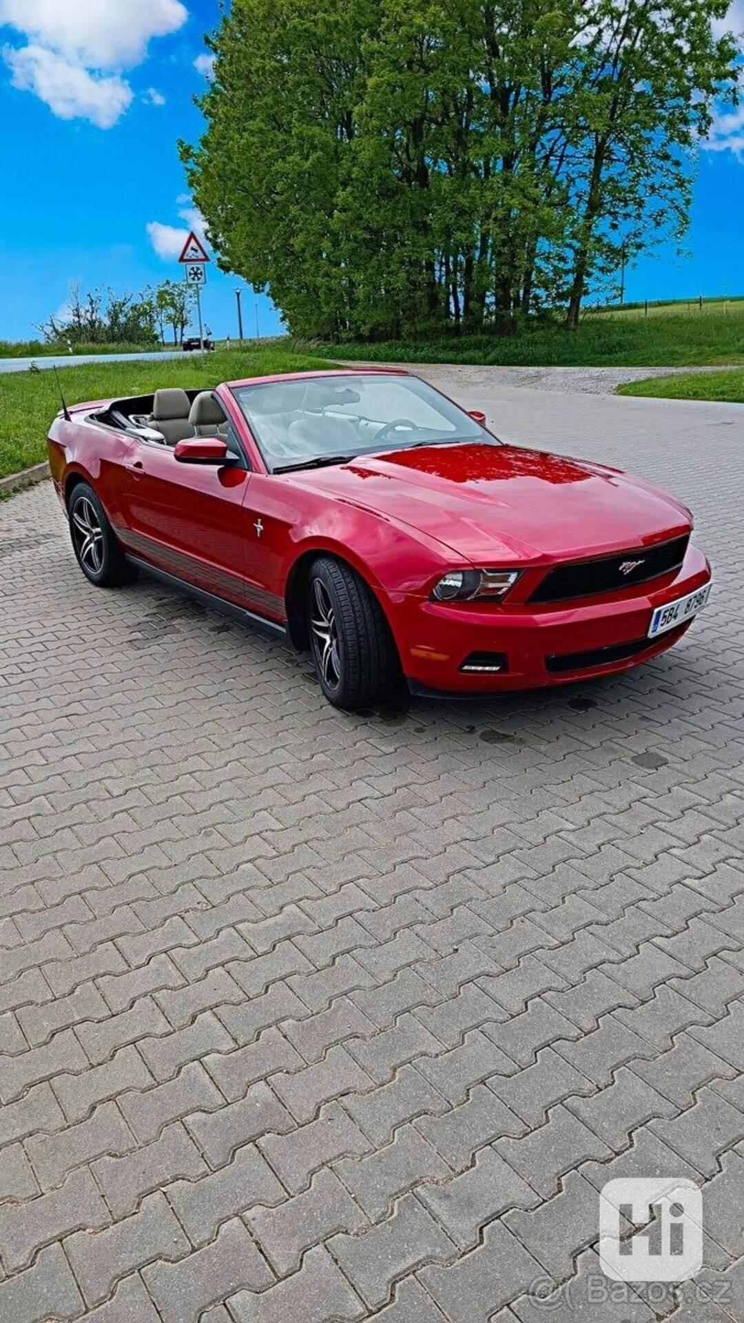 Ford Mustang 3,7   V6, 2011 - foto 1