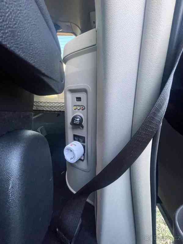 Chrysler Town & Country 3,6 - foto 19